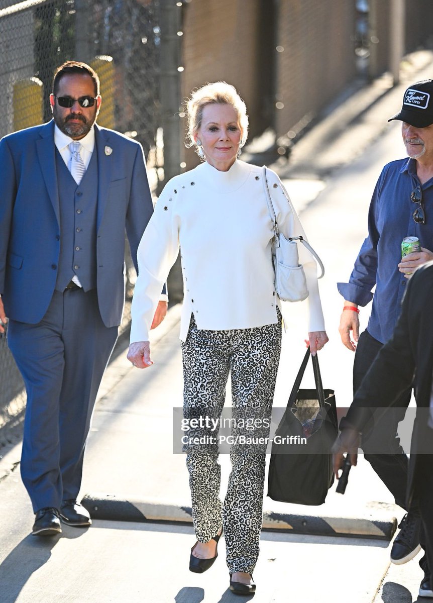 We’re getting paparazzi pics now? 📸

Ok, hi 🙋🏼‍♀️