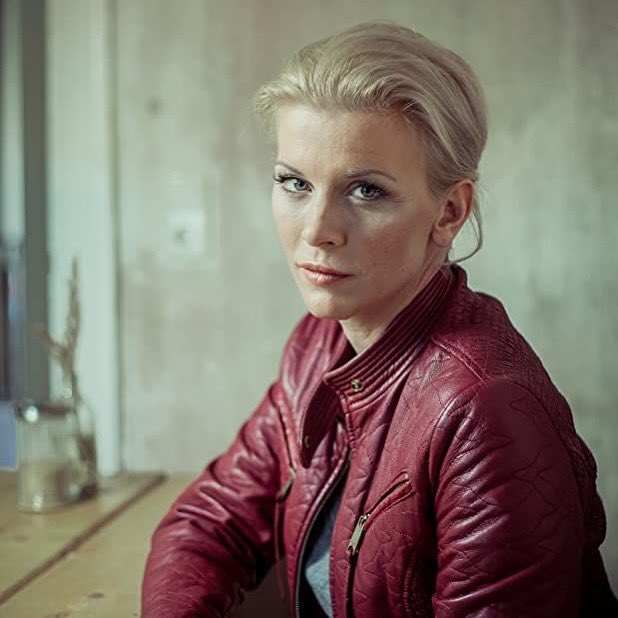 Wenn dir etwas nicht gefällt, dann ändere es, bevor es dich verändert! 🫶💜

#actress #evahabermann #berlin #hamburg #münchen