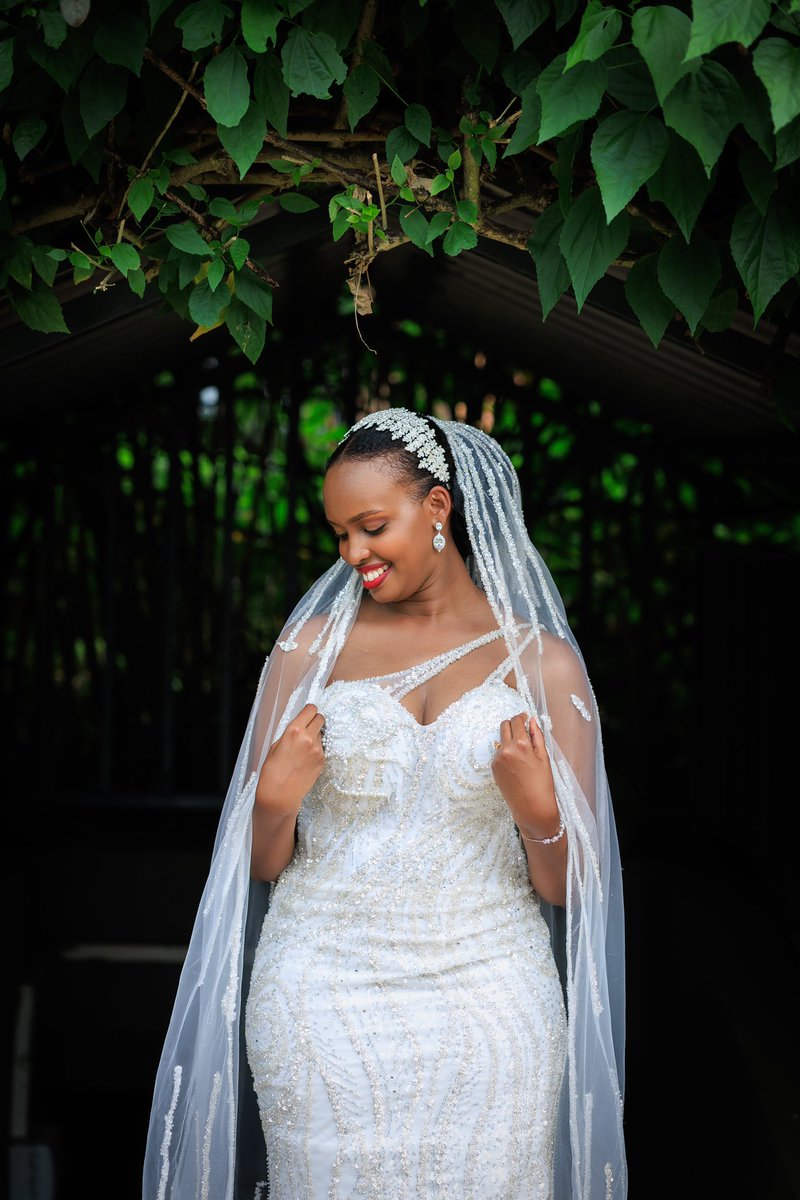 Class7Media's tweet photo. Clothed in beauty, in her eyes a love story sealed with a promise💍 https://t.co/WKcPLmFwGs
