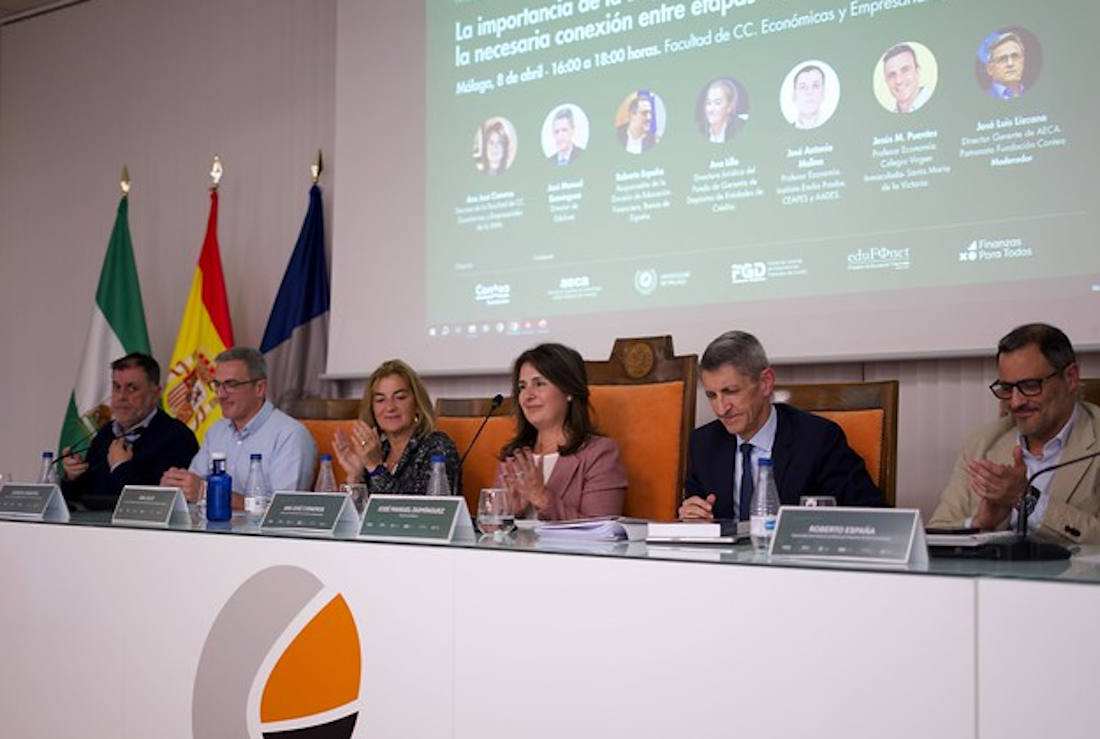 🎓 <a href="/edufinet/">Edufinet</a>, proyecto de educación financiera promovido por 𝐔𝐧𝐢𝐜𝐚𝐣𝐚 y <a href="/FundUnicaja/">Fundación Unicaja</a>, ha participado esta semana en el debate '𝙇𝙖 𝙞𝙢𝙥𝙤𝙧𝙩𝙖𝙣𝙘𝙞𝙖 𝙙𝙚 𝙡𝙖 𝙚𝙙𝙪𝙘𝙖𝙘𝙞ó𝙣 𝙚𝙘𝙤𝙣ó𝙢𝙞𝙘𝙤-𝙛𝙞𝙣𝙖𝙣𝙘𝙞𝙚𝙧𝙖: 𝙡𝙖 𝙣𝙚𝙘𝙚𝙨𝙖𝙧𝙞𝙖 𝙘𝙤𝙣𝙚𝙭𝙞ó𝙣 𝙚𝙣𝙩𝙧𝙚