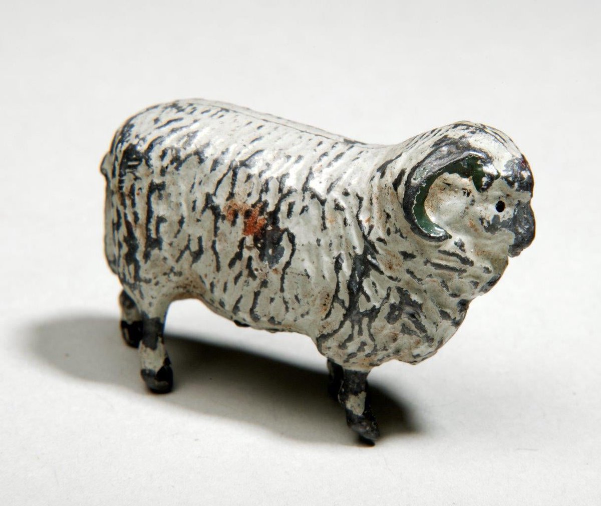 EBMuseum's tweet photo. 🐄Today is #NationalFarmAnimalsDay 🐑

These lead toy animals belonged to Elizabeth and were made by her Grandfather in Grimethorpe in the 1950s.

They are now on display in our Stories of Childhood exhibition https://t.co/1NO8iT48yy