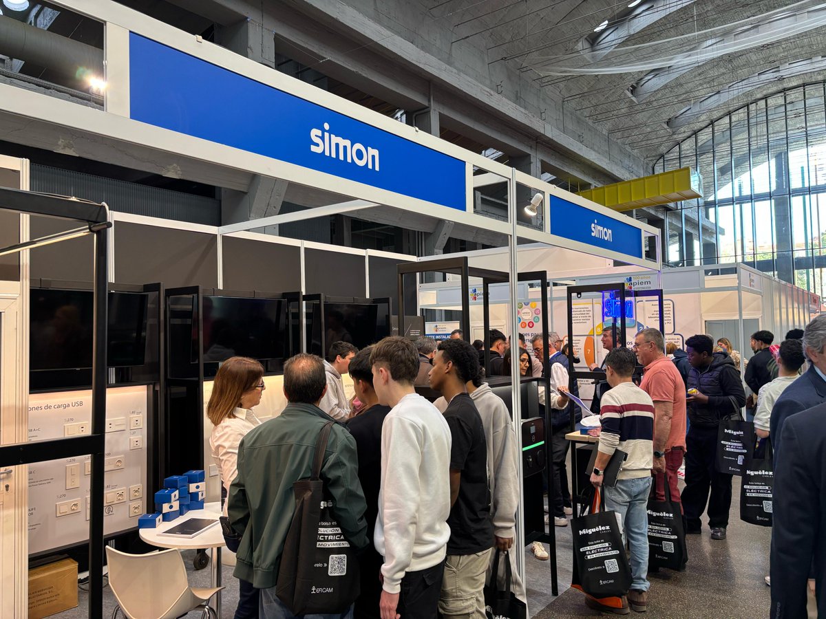 Eficam's tweet photo. @Eficam vive una jornada exitosa con centenares de visitantes que quieren conocer de primera mano las últimas novedades del sector.

@APIEM 
@adimeDistrib 

Hasta las 19h de hoy tienes tiempo de pasar por @LaNaveMadrid , C/Cifuentes 5, Madrid
#digitalizacion #eficienciaenergetica https://t.co/Gc50Kodqu1