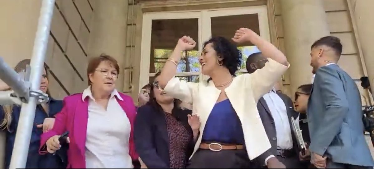 VirginieTBx's tweet photo. Ce moment de bascule où la France acte sa chute aux mains du totalitarisme d’extrême-gauche…
#FrançaisReveillezVous #JeSoutiensFrontières https://t.co/tzi02NMngZ