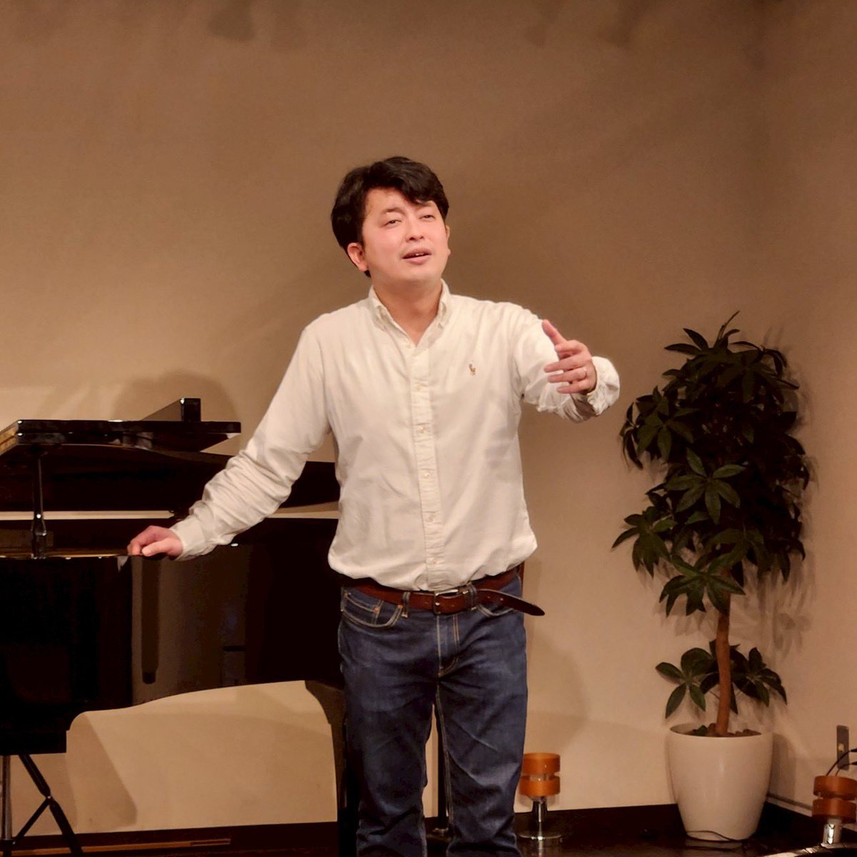 opera_tonakai's tweet photo. 【濱田翔テノール・リサイタルまであと1日！】
本日はリハーサルのお写真をお届けです✨人柄の伝わる歌とトークでたっぷりとお楽しみいただける内容です😳🔥
当日の飛び込み参加も大歓迎ですので、お気軽に遊びにお越しくださいませ😌🎶

↓4/11チケットはこちら💁‍♀️
https://t.co/NudE0eYTh1

#オペラ https://t.co/Yx1XIVJj9A