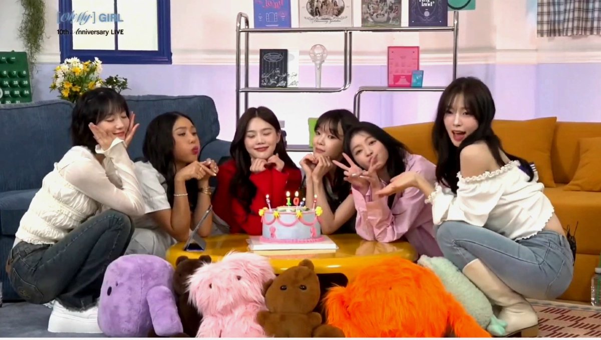 reelephant_omg's tweet photo. #오마이걸 

🐰🐻🐱🐿🦌🐶 캡쳐타임 💖

10주년 정말로 축하해 💖
오마이걸 해줘서 너무 고마워 💖 https://t.co/dzASFfwvzG