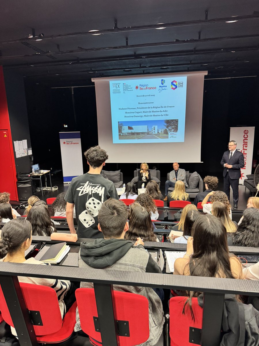 SDamergy's tweet photo. Un bel échange avec les élèves du lycée Saint-Exupéry en présence de @vpecresse , @raphaelcognet , @vincent_poiret et du proviseur M.Saussais
Des élèves engagés, créatifs et inspirants 👏
Fier de soutenir cette jeunesse pleine d’avenir ✨
#Education #Jeunesse #IDF https://t.co/jmc229Riwb