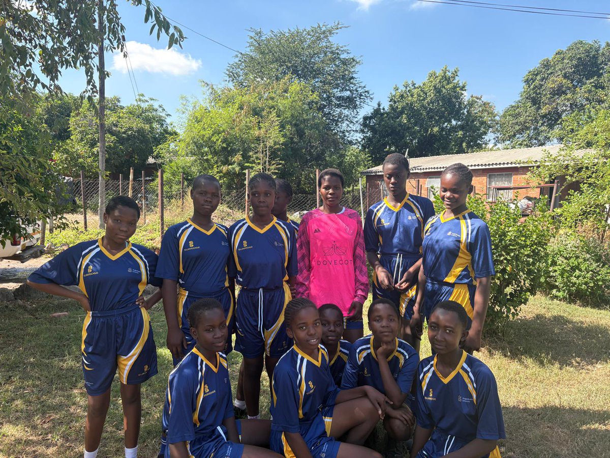 Lovely to see these netball and football kits donated by <a href="/AngliaRuskin/">ARU</a> helping teams at a school in #Hwange #Zimbabwe
Thanks also to <a href="/majinkila/">Majinkila Hope</a> for delivering them.