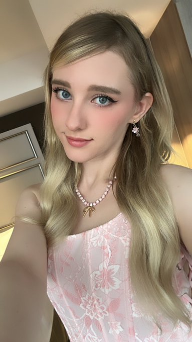 Watch Melody's leaked NSFW photo on TwXstars