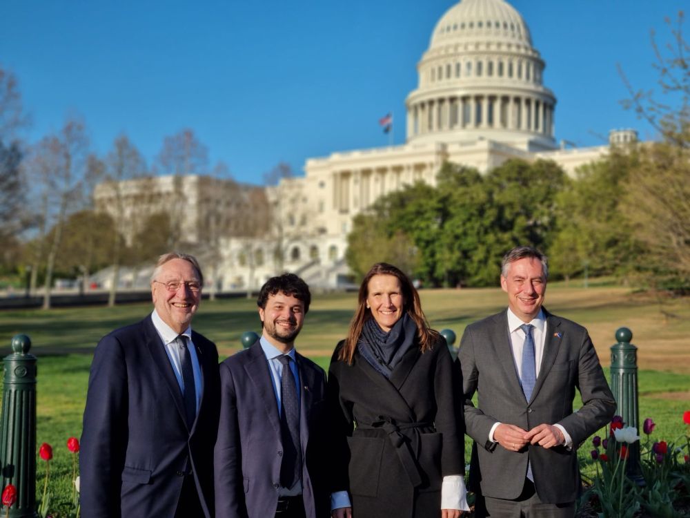 Bernd Lange (@berndlange) on Twitter photo 1st time representing <a href="/EP_Trade/">INTA Committee Press</a> in 🇺🇸 in this new legislative term and under this US president, together with excellent colleagues.
Our 🇪🇺 approach has always been and will remain constructive.
Good to touch base with seasoned lawmakers like Nancy Pelosi. 1st time representing <a href="/EP_Trade/">INTA Committee Press</a> in 🇺🇸 in this new legislative term and under this US president, together with excellent colleagues.
Our 🇪🇺 approach has always been and will remain constructive.
Good to touch base with seasoned lawmakers like Nancy Pelosi.