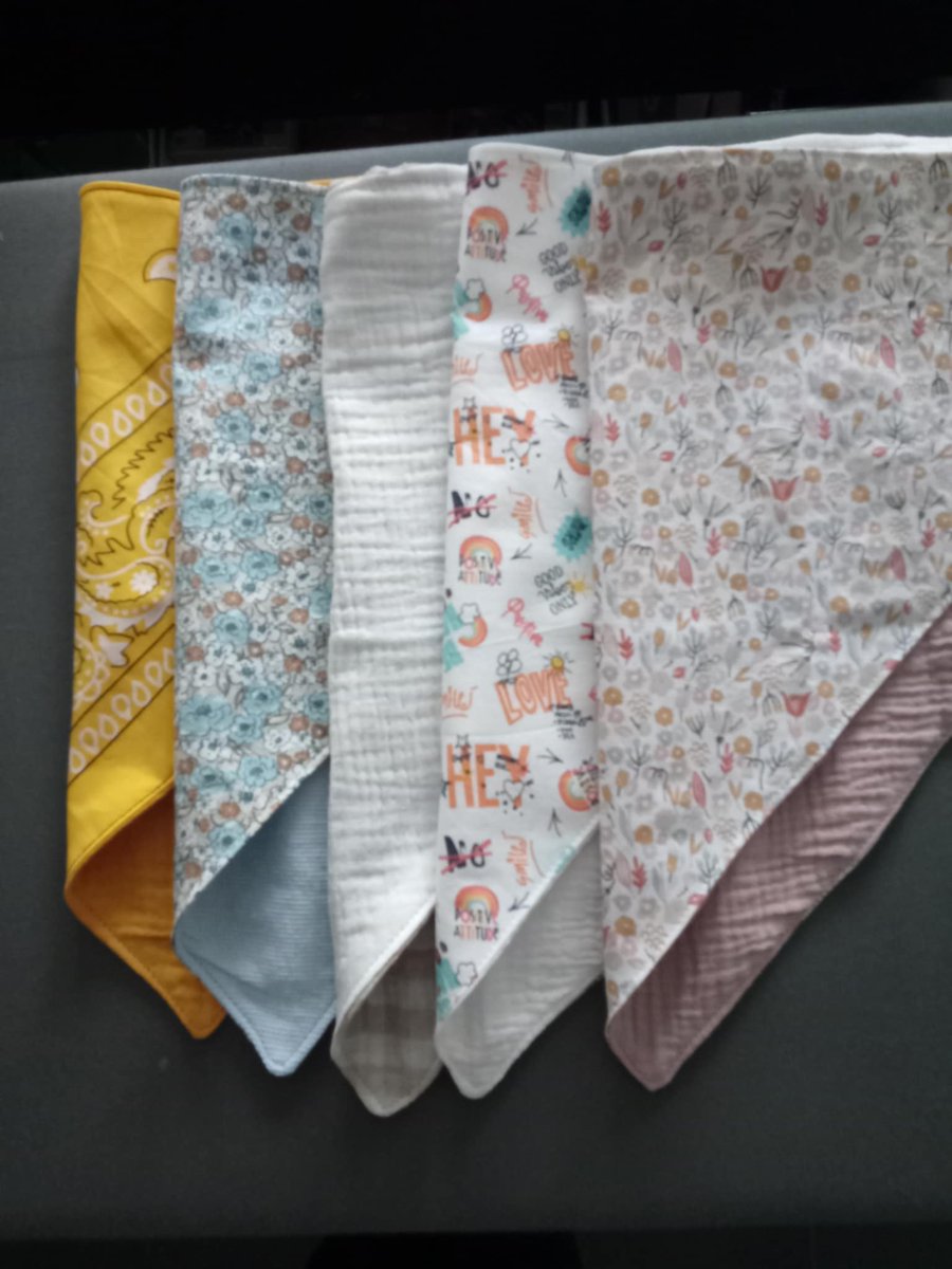 INJENO's tweet photo. Oyé Oyé mes amis de FB et de la vraie vie
Une amie, maman d'un enfant extraordinaire parti bien trop tôt, confectionne des produits utiles aux enfants différents. Ici des bavoirs de journée ou bandanas qui ont été fabriqués pour ma princesse Inès. https://t.co/FMMQ4U57Z8 https://t.co/ijoa29keHm