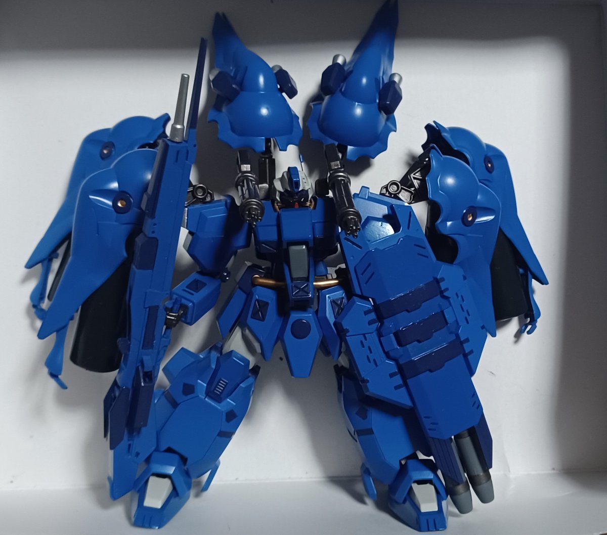 usagi_oosama's tweet photo. #ガンプラ好きと繋がりたい 
#ガンプラ
とりあえずココまで完成

グスタフカールとクシャトリヤ
二つの良いところを表現できたら・・

塗装は水性ホビーカラーの
SEEDフリーダムブルーを筆塗り

あとデカールを貼れば
また印象も大きく変わってくるかと

その前にジークアクスを見ないと https://t.co/id2ovQJtSj