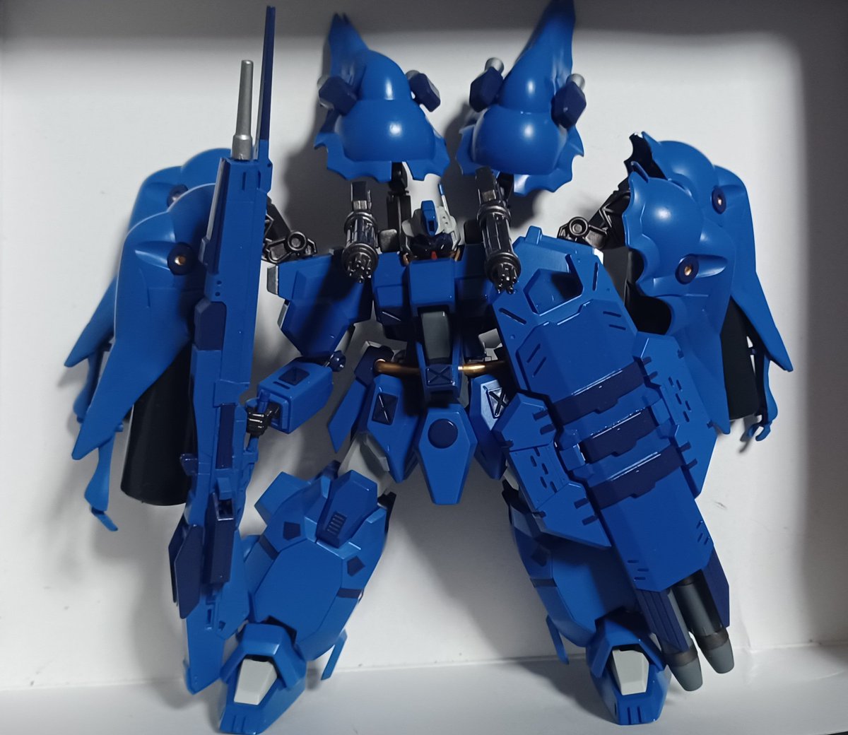 usagi_oosama's tweet photo. #ガンプラ好きと繋がりたい 
#ガンプラ
とりあえずココまで完成

グスタフカールとクシャトリヤ
二つの良いところを表現できたら・・

塗装は水性ホビーカラーの
SEEDフリーダムブルーを筆塗り

あとデカールを貼れば
また印象も大きく変わってくるかと

その前にジークアクスを見ないと https://t.co/id2ovQJtSj