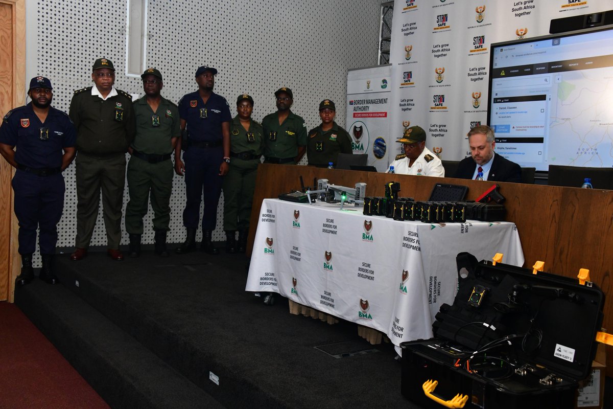 GovernmentZA's tweet image. [📸]@HomeAffairsSA and @BMA have unveiled new tech to boost the fight against corruption and tighten border security.  #GovZAUpdates #SecureBorders