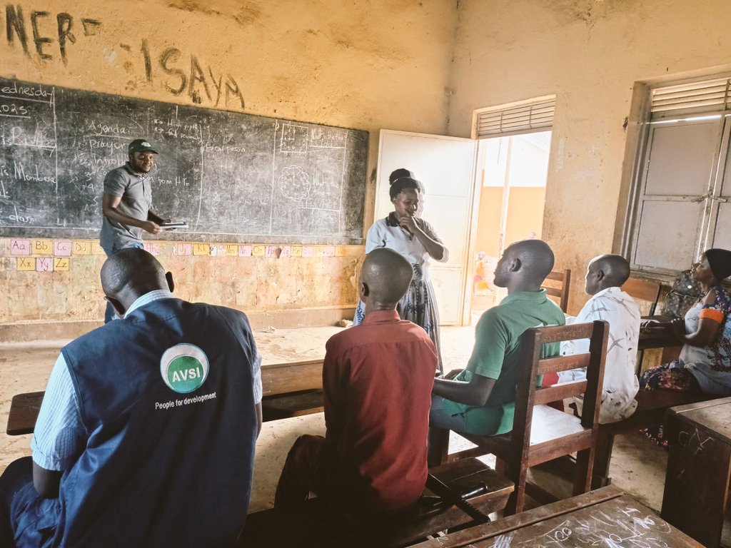 BiogasExpertUg's tweet image. Passing on the knowledge and skills on the #Biodigester technology as a key source of #Energy and #Biofertilizer to the Women, Men, Youth and school Teachers in the #Refugee_settlement of #Kyangwali.

For more on Biogas call 0783111015
biogassolutions.co.ug