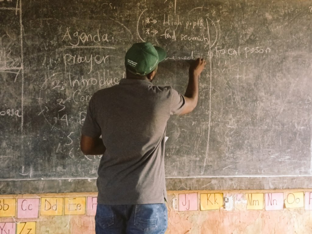 BiogasExpertUg's tweet image. Passing on the knowledge and skills on the #Biodigester technology as a key source of #Energy and #Biofertilizer to the Women, Men, Youth and school Teachers in the #Refugee_settlement of #Kyangwali.

For more on Biogas call 0783111015
biogassolutions.co.ug