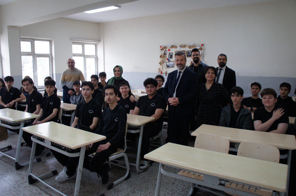 FsmMaltepe's tweet photo. İlçe Millî Eğitim Müdürümüz Sayın Hale BAĞCE ÖZBAŞ ve şube müdürlerimiz okulumuzu ziyaret etti. Nazik ziyaretlerinden ve eğitime verdikleri destekten dolayı teşekkür ederiz.
#FSMMTAL #EğitimdeBirlik
@tcmeb @istanbulilmem @maltepemem34 @halebagceozbas @aykutylmzz https://t.co/qHJcgvpYOd