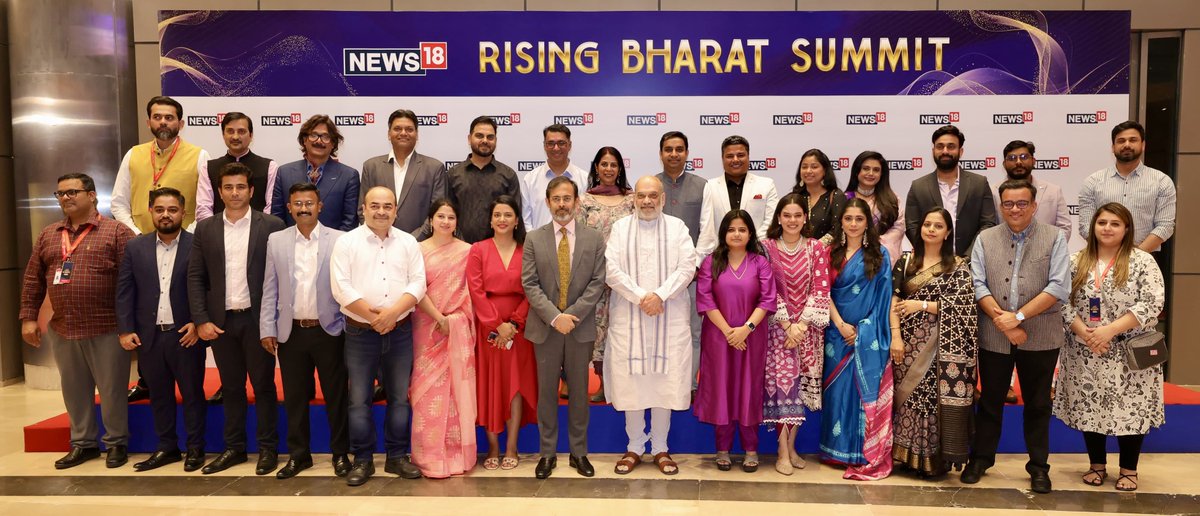 Union Home Minister <a href="/AmitShah/">Amit Shah</a> with Team @cnnnews18 #RisingBharatSummit2025