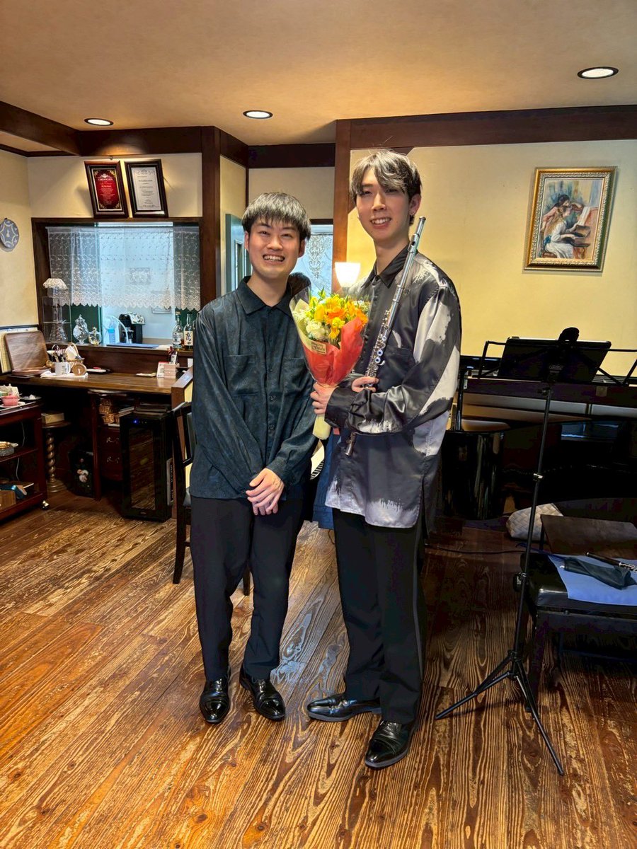 sochandayo0610's tweet photo. 2025.04.05
フルーティストの臼井源太さんと演奏させていただきました！！
2公演とも満席ということで、沢山のお客様に演奏を聴いていただけて、とても幸せな時間でした！☺️
ご来場くださった皆様本当にありがとうございます！ https://t.co/DHXUP9ti1u