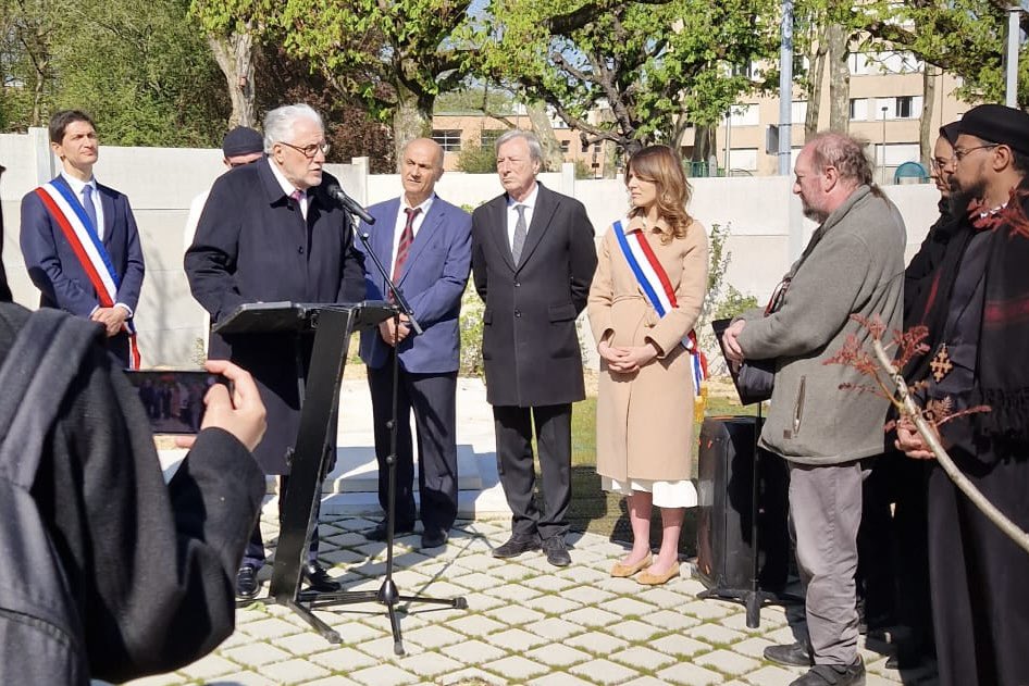 Grande Mosquée de Paris (@mosqueedeparis) on Twitter photo Le recteur <a href="/ChemsHafiz/">Hafiz Chems-eddine</a> participait ce matin à l’inauguration du #carré musulman du #cimetière de Chatenay-Malabry, aux côtés du maire de la ville, du président du Conseil départemental des Hauts-de-Seine et de personnalités des autres cultes.
La Grande Mosquée de Paris salue et Le recteur <a href="/ChemsHafiz/">Hafiz Chems-eddine</a> participait ce matin à l’inauguration du #carré musulman du #cimetière de Chatenay-Malabry, aux côtés du maire de la ville, du président du Conseil départemental des Hauts-de-Seine et de personnalités des autres cultes.
La Grande Mosquée de Paris salue et