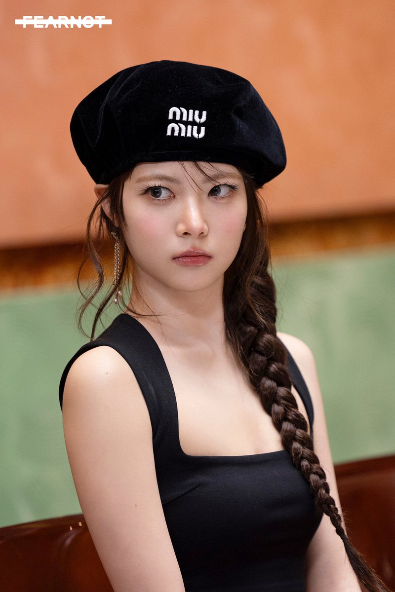 picseunchae's tweet photo. INSANE FACE CARD https://t.co/2e3g7pK6H0