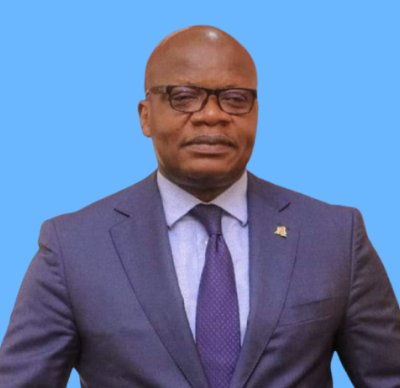 peroluwara1's tweet photo. Urgent !!!
Je viens de lire un très bel article intitulé: "Page de l'histoire: LA RDC ET LA QUESTION BANYARWANDA", publié par Thoma Luhaka sur sa page Facebook. Cher aîné Thomas Luhaka, MERCI, vous m'avez vraiment nourri. J'attends impatiemment le deuxième épisode sur l'évolution de la question de nationalité des banyamulenge de 1960 à nos jours. Chers TOUS, je vous recommande cet article, allez le lire, c'est plus qu'enrichissant. Thomas Luhaka, mille MERCI.