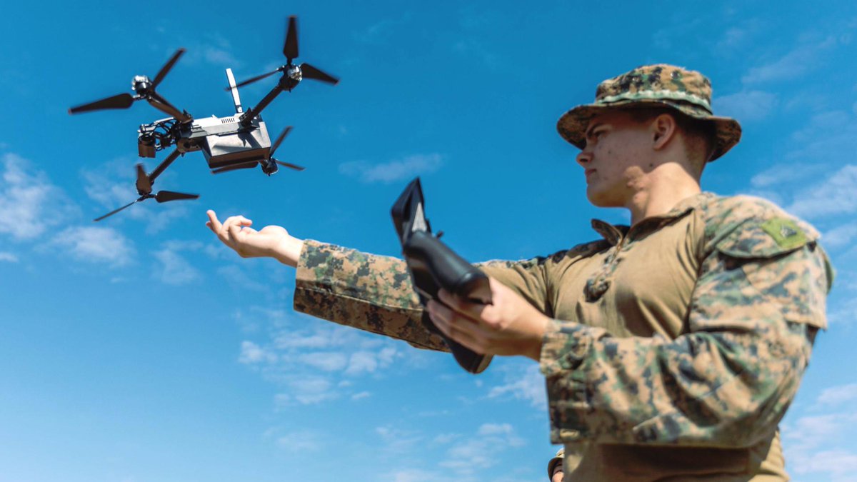 instinct_iron's tweet photo. 📡 The evolution of warfare is reshaping the U.S. Marine Corps! With the rise of FPV kamikaze drones, the mantra "every Marine a rifleman" may soon adapt to "every Marine a drone pilot," enhancing individual lethality from meters to 20km. This is a significant leap in modern combat capabilities! 🚀 #MilitaryInnovation #DronesInWarfare