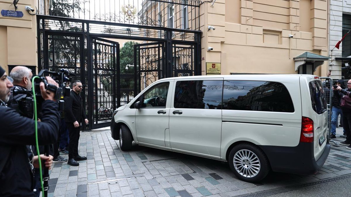 Küresel diplomaside merkez Türkiye 🇹🇷

ABD ve Rusya heyetleri, büyükelçilik faaliyetlerini görüşmek üzere İstanbul'da ikinci kez bir araya geldi. Görüşmeye, Türk ve yabancı çok sayıda basın mensubu yoğun ilgi gösterdi.