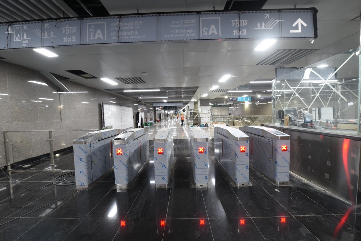 MumbaiMetro3's tweet photo. Presenting the first glimpse of the #Shitladevi metro station, where engineering met endurance. Built inches from old buildings, around massive water pipelines, and amidst varied challenges, this station stands as a testament to persistence and precision. 

#MumbaiUnderground #AquaLine #ConnectingTheUnconnected