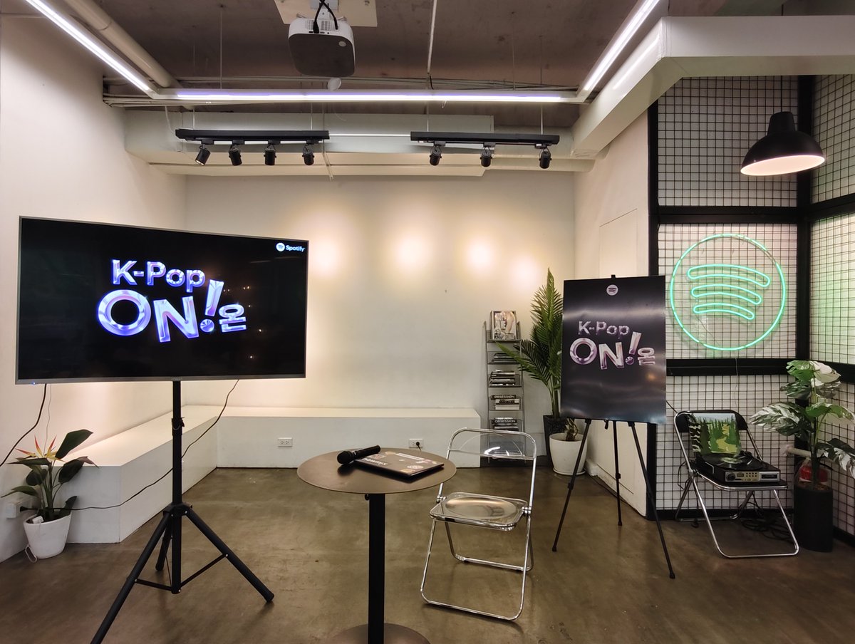 philstarlife's tweet image. K-POP STANS, MAKE SOME NOISE!
 
@SpotifyPH  is launching the ultimate fandom experience 'K-Pop ON! Hub.’ This new feature lets you easily watch your favorite K-Pop artists’ music videos and podcasts, discover the latest hits, join listening parties and more. #kpop #kpopon