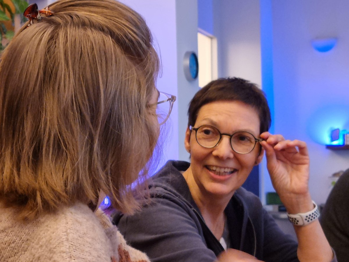 podcastDe's tweet photo. Das war dann wohl der letzte #PodcastStammtisch... 🎙️🍻

... in unserem aktuellen Büro. Der #podspace zieht nämlich um! 

Nach knapp fast Jahren im (noch) aktuellen Büro platzen wir aus allen Nähten. Wir sind üppig gewachsen und brauchen dringend mehr... https://t.co/rechdeKjZT https://t.co/PYmRgJ7HgG