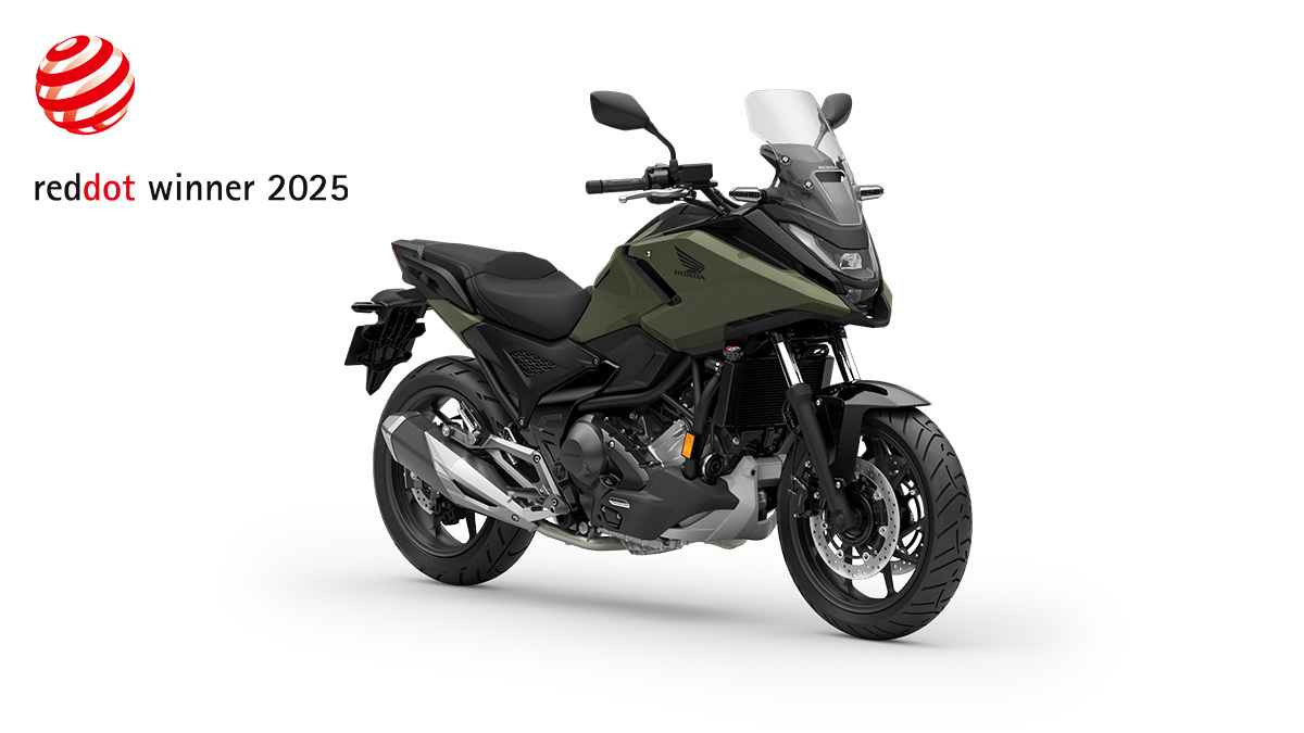 HondaMotosES's tweet image. Los éxitos de #Honda en los premios #RedDot continúan por sexto año consecutivo con la
#NC750X y su diseño robusto y moderno. 🙌 
¡Y no solo eso! Nuestro scooter eléctrico #EM1e: obtiene el premio iF** tras conseguir su galardón Red Dot en 2024. 🚀