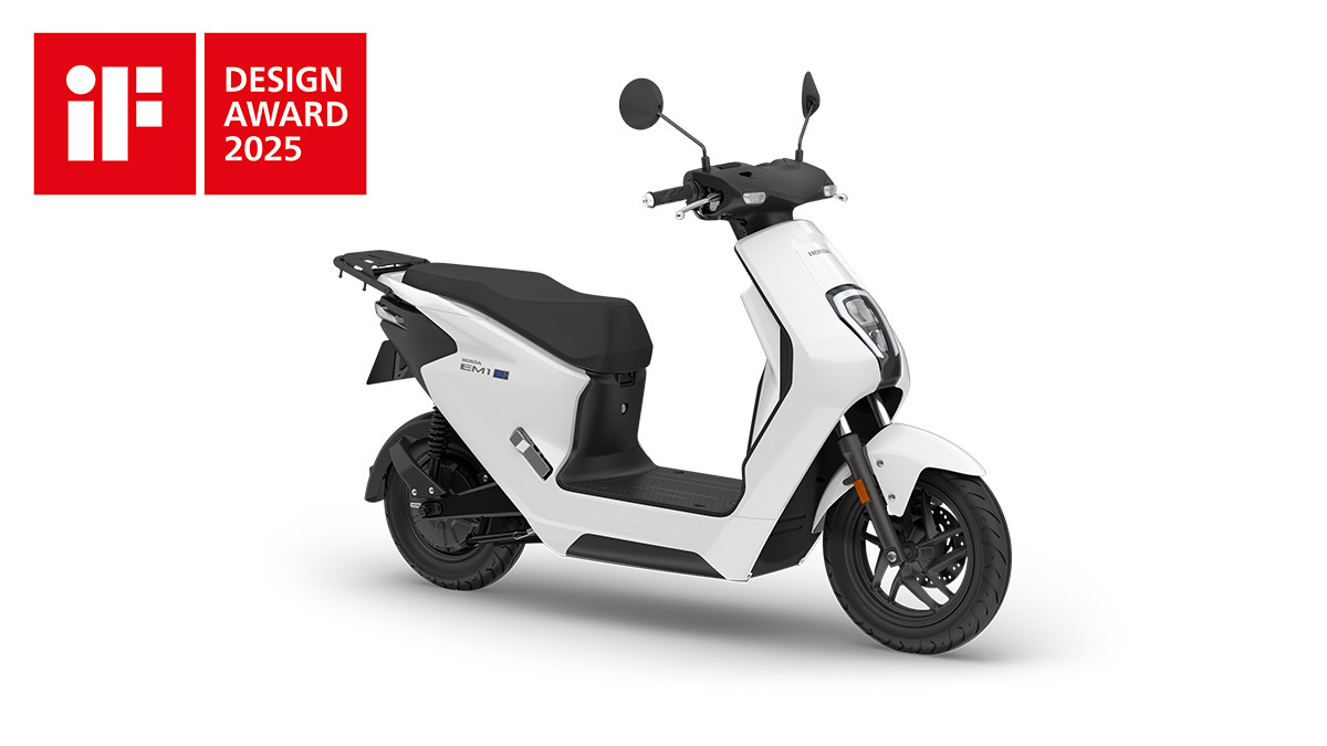 HondaMotosES's tweet image. Los éxitos de #Honda en los premios #RedDot continúan por sexto año consecutivo con la
#NC750X y su diseño robusto y moderno. 🙌 
¡Y no solo eso! Nuestro scooter eléctrico #EM1e: obtiene el premio iF** tras conseguir su galardón Red Dot en 2024. 🚀