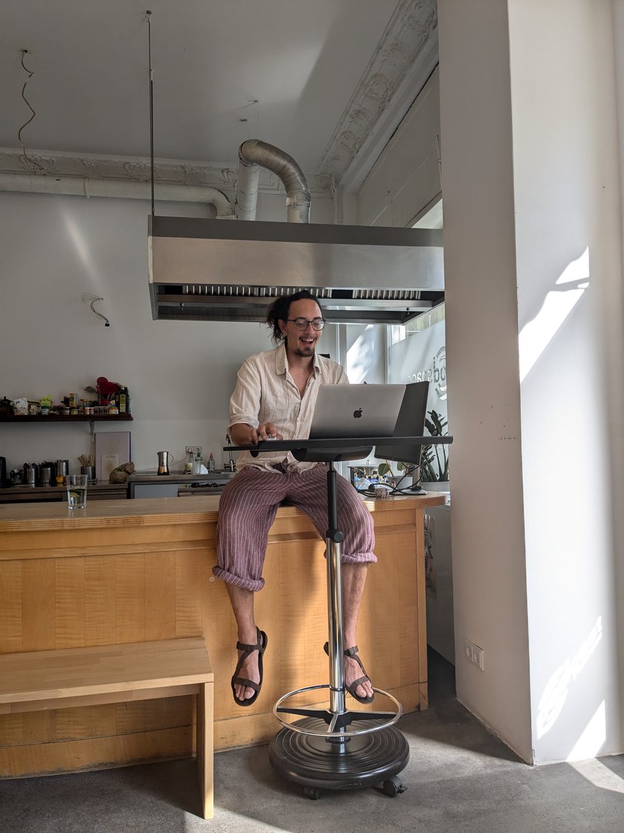 Das war dann wohl der letzte #PodcastStammtisch... 🎙️🍻

... in unserem aktuellen Büro. Der #podspace zieht nämlich um! 

Nach knapp fast Jahren im (noch) aktuellen Büro platzen wir aus allen Nähten. Wir sind üppig gewachsen und brauchen dringend mehr... vbt.io/bacigalupo/Pos…