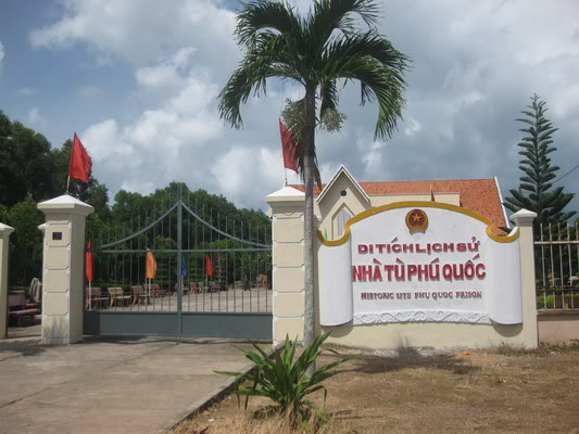 rootytrip_'s tweet photo. Just visited Phu Quoc Prison—chilling, emotional, and unforgettable. A powerful glimpse into Vietnam’s wartime history and the resilience of its people. If you're heading to Phu Quoc, this is a must-see. 🇻🇳 #PhuQuoc #TravelVietnam #HistoryMatters
https://t.co/mvjK8nvfxP https://t.co/TQWm5VAxCA
