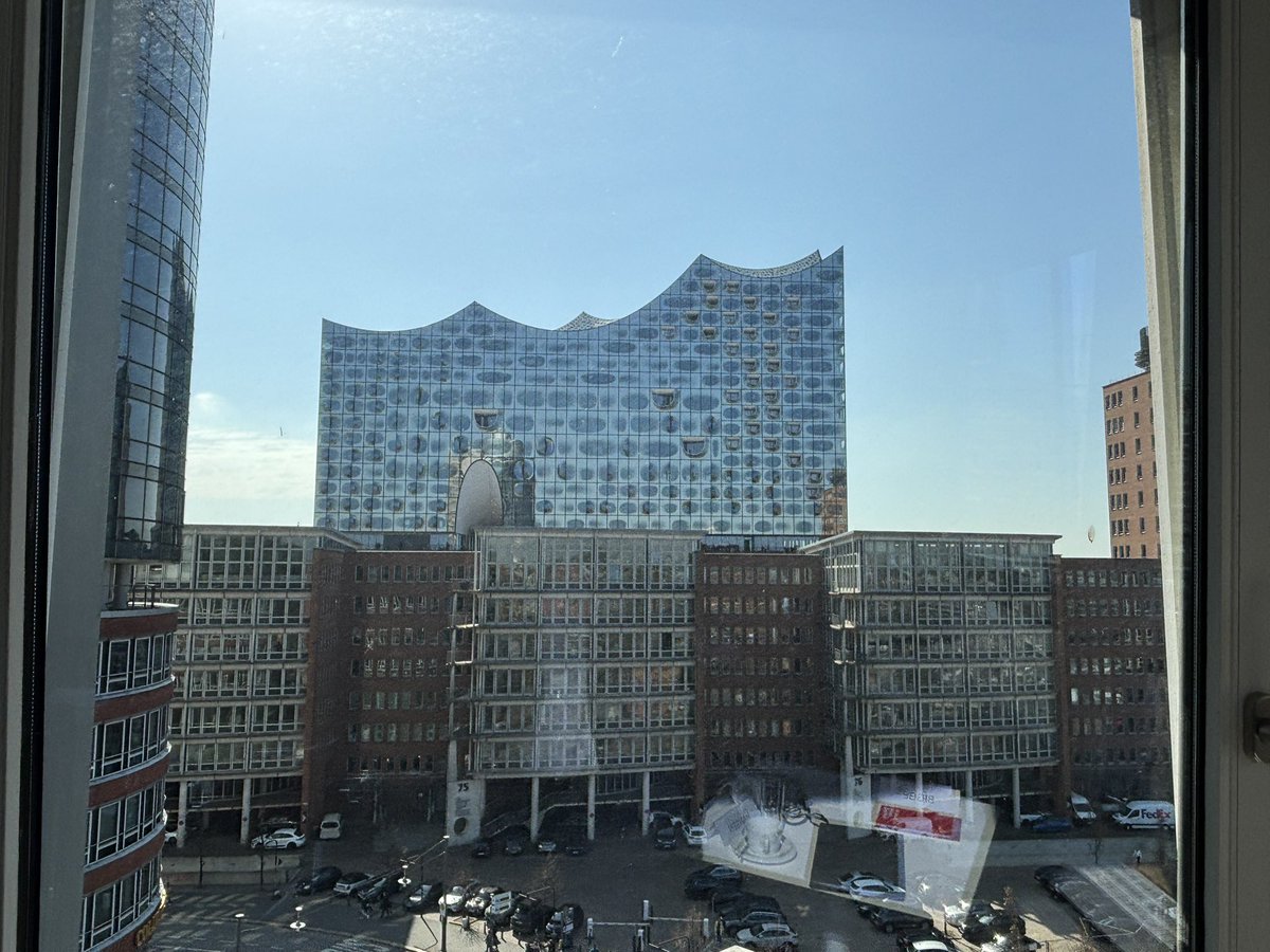 Pocohrs's tweet image. An auspicious beginning! This week’s Inaugural CHIOS-Körber Roundtable: “Zeitenwende Challenges and Paths to Renewed Order” at Körber-Stiftung Headquarters, in the heart of Hamburg’s Hafencity ☀️With warm thanks to @Woidelko @flobigge @KoerberIP
chios-hsu.de
