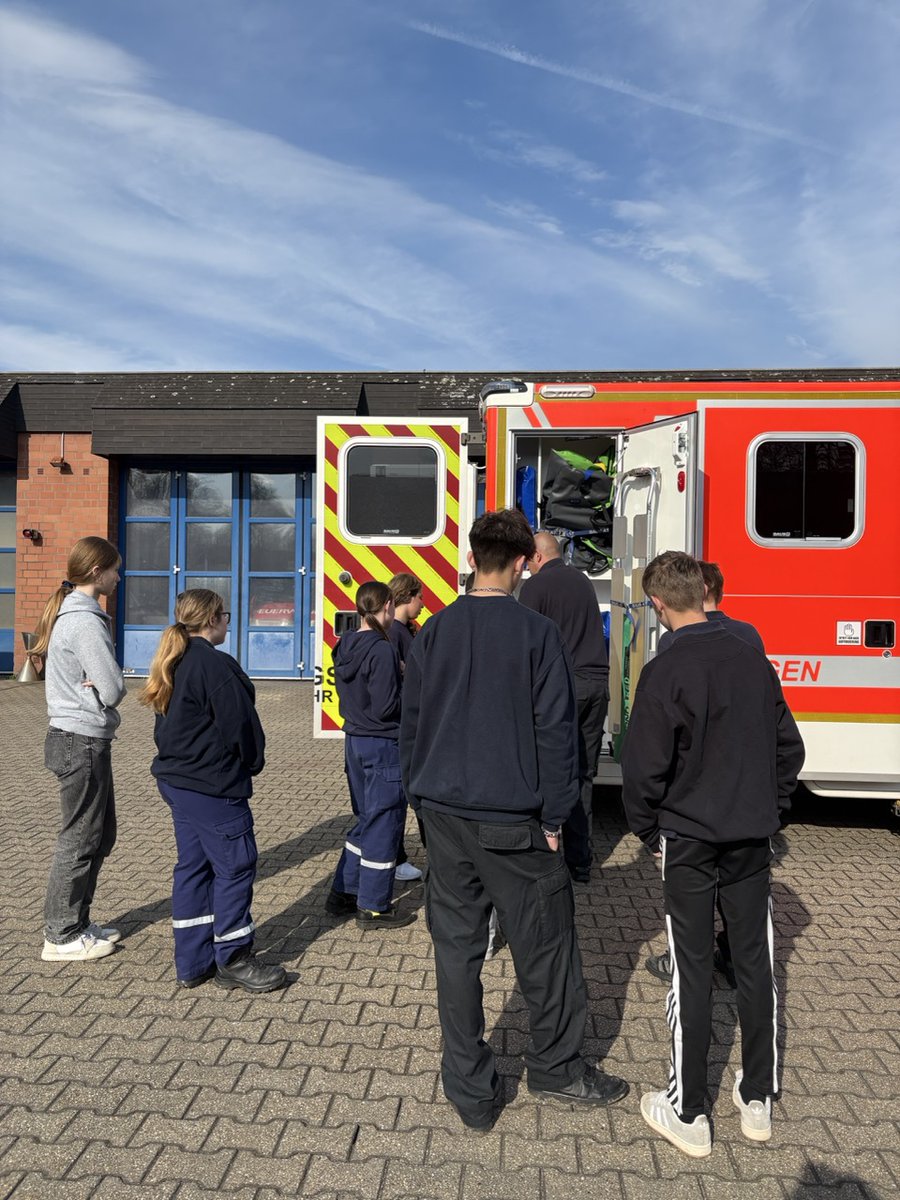 FeuerwehrKerpen's tweet photo. #Infotag für interessierte Mitglieder unserer #Jugendfeuerwehren. Spannende Einblicke in den #Alltag bei der #FeuerwehrKerpen
https://t.co/jJxU3kSsuF
Unser Einsatz. Ihre Feuerwehr. https://t.co/9bEirnlFl3