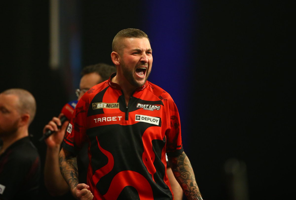 gambling_com's tweet image. 🎯 PREMIER LEAGUE DARTS IS BACK! 🎯

Night 10: Manchester 🏴󠁧󠁢󠁥󠁮󠁧󠁿

⭐️ Chris Dobey vs Michael van Gerwen 🟢
🐍 Nathan Aspinall vs Rob Cross ⚡️
☢️Luke Littler vs Gerwyn Price 🧊
🔴 Stephen Bunting vs Luke Humphries 🆒

#PLDarts | #PremierLeagueDarts