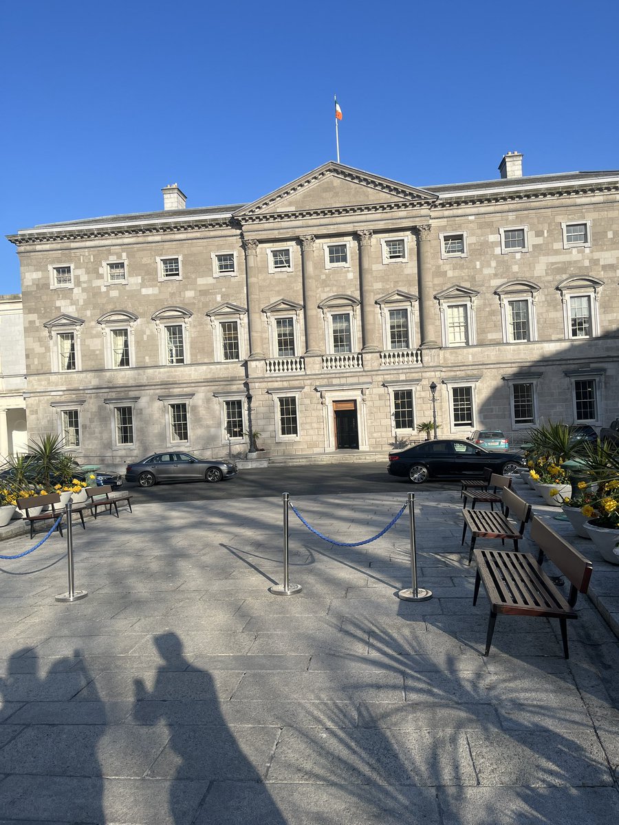 MBSLNEWS's tweet photo. A pleasure to attend an evening of networking at Leinster House with the @dlrcc 
 and @CormacDevlin 
An engaging and insightful event in a truly historic setting. https://t.co/gqrkOyFW5q