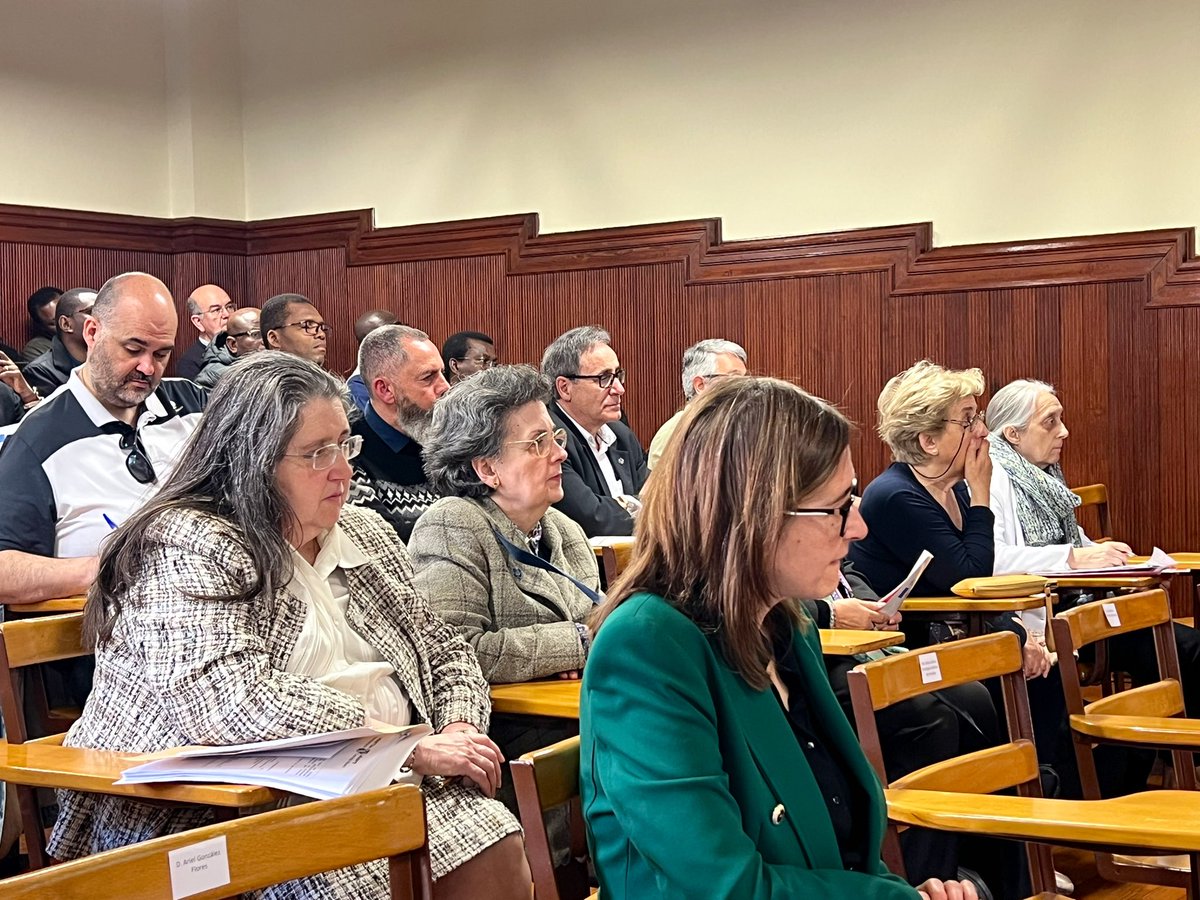 DiocesisVitoria's tweet photo. NICEA 💬 | Comienza la mañana continuando con el Congreso Internacional por los 1700 años del Concilio de #Nicea organizado por la Facultad de Teología de Vitoria. En esta primer parte con varios ponentes que han aportado distintas visiones sobre aquel hito histórico. https://t.co/uBeEBmqSzu
