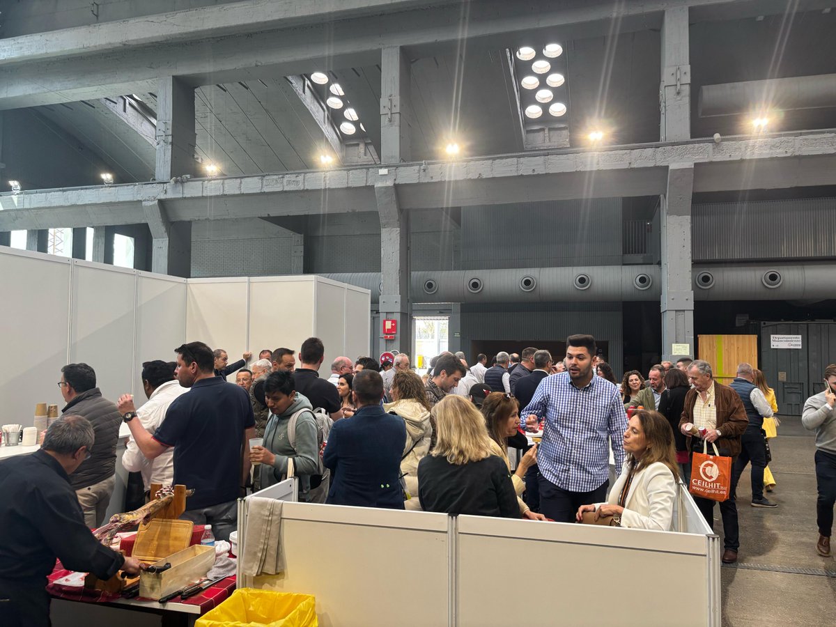 Eficam's tweet photo. Sigue la gran afluencia de gente a @Eficam para conocer las novedades del sector.

➡️@APIEM 
➡️@adimeDistrib 

Hasta las 19h de hoy tienes tiempo de pasar por
@LaNaveMadrid, C/Cifuentes 5, Madrid

@zemper_ https://t.co/UryACX651Z