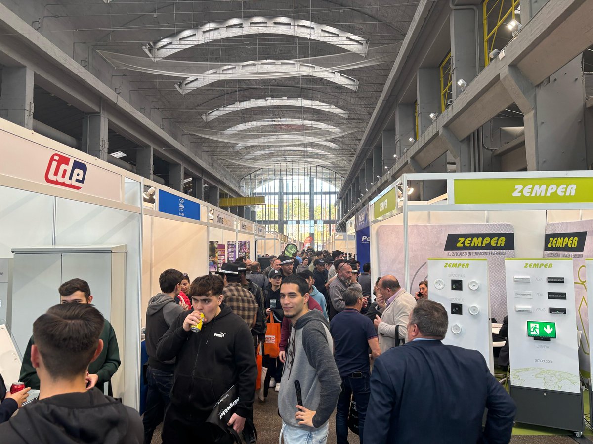 Eficam's tweet photo. Sigue la gran afluencia de gente a @Eficam para conocer las novedades del sector.

➡️@APIEM 
➡️@adimeDistrib 

Hasta las 19h de hoy tienes tiempo de pasar por
@LaNaveMadrid, C/Cifuentes 5, Madrid

@zemper_ https://t.co/UryACX651Z