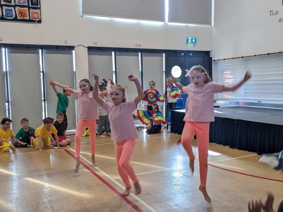 Our Y3, Y4 and Y5 pupils have taken to the stage recently 🎭👏 Y3/4 wowed audiences with a mash up of Julia Donaldson stories, whilst Y5 saw a twist on popular musicals, including Matilda and the Jungle Book. Thanks to Mrs Brinn, Mrs Waters and Miss Rowe for their hard work 🎉