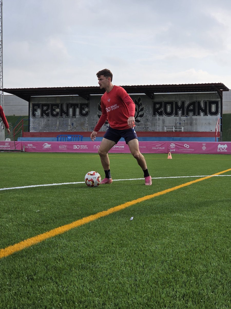 AtcoSaguntino's tweet photo. Este domingo tiene que llenarse el Frente Romano os necesitamos!!

📸 @albertoespeso98

#AtSaguntino #Romanos #Futbol #TerceraFederacion https://t.co/5qEfj9iyAF