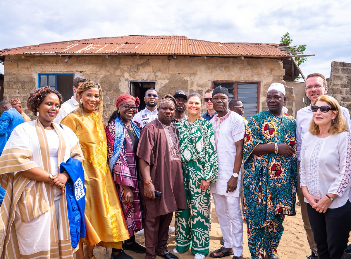 The <a href="/UNDPAfrica/">UNDP Africa</a> Regional Director <a href="/ahunnaeziakonwa/">Ahunna Eziakonwa</a>, accompanied HRH Crown Princess Victoria of 🇸🇪, &amp; <a href="/UNDP/">UN Development</a> Goodwill Ambassador, to Tomaro community, an Island in Lagos. They witnessed how community local leadership is driving climate action &amp; shaping the future of water cities.