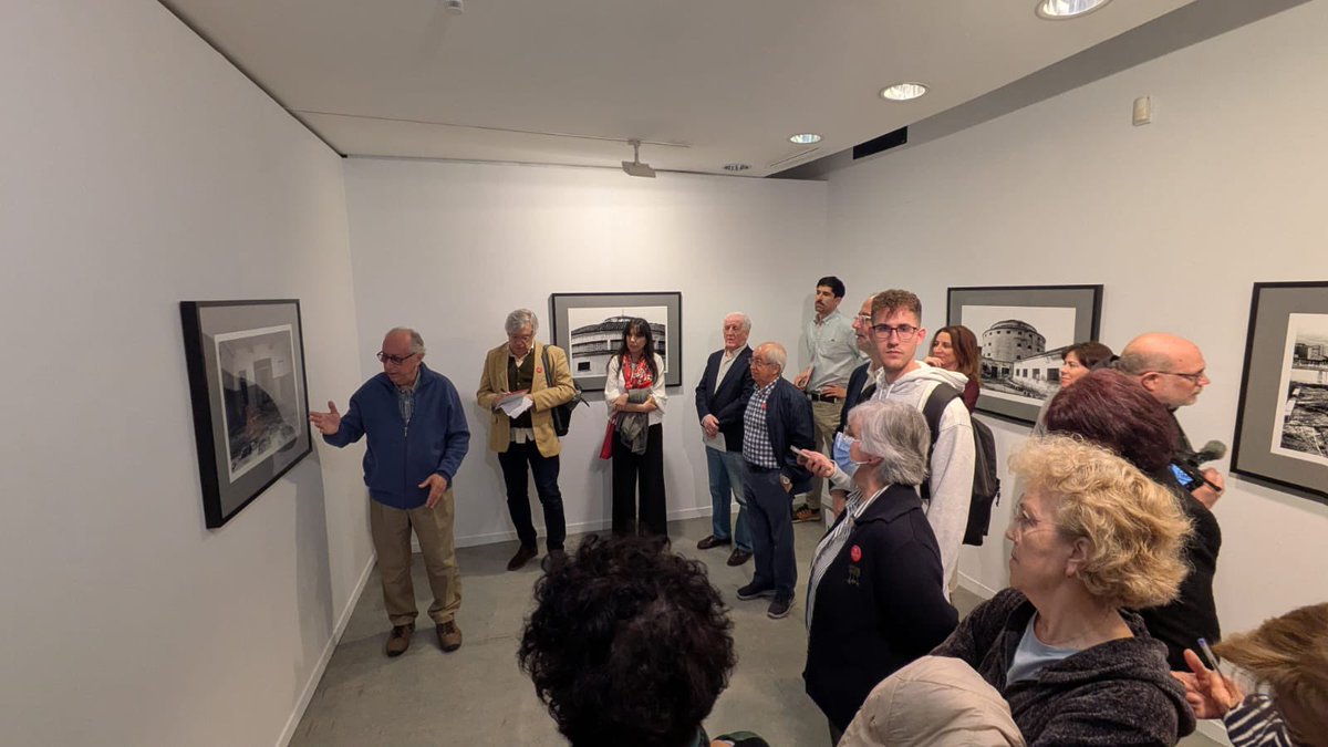 afe_fotos_twitt's tweet photo. Esta mañana se ha presentado en el @museomeiac la exposición de nuestro compañero Vicente Novillo “Variaciones sobre el panóptico. De cárcel a museo (1995-2025)”, que muestra la cárcel abandonada que luego se convirtió en museo.
Inauguración hoy a las 20:00h. https://t.co/K83WCoTIDM