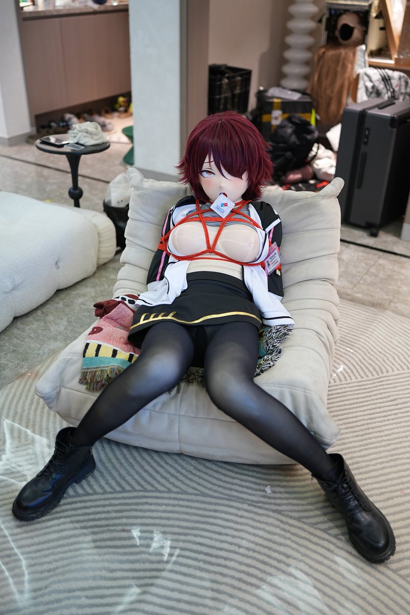 送外卖迟到后，顾客的惩罚是...

🪢：<a href="/sangoNANA_753/">NaGo_sang</a>
📷：<a href="/Hakuo_Kig_2/">白魚二号機</a>
#kigurumi #latex