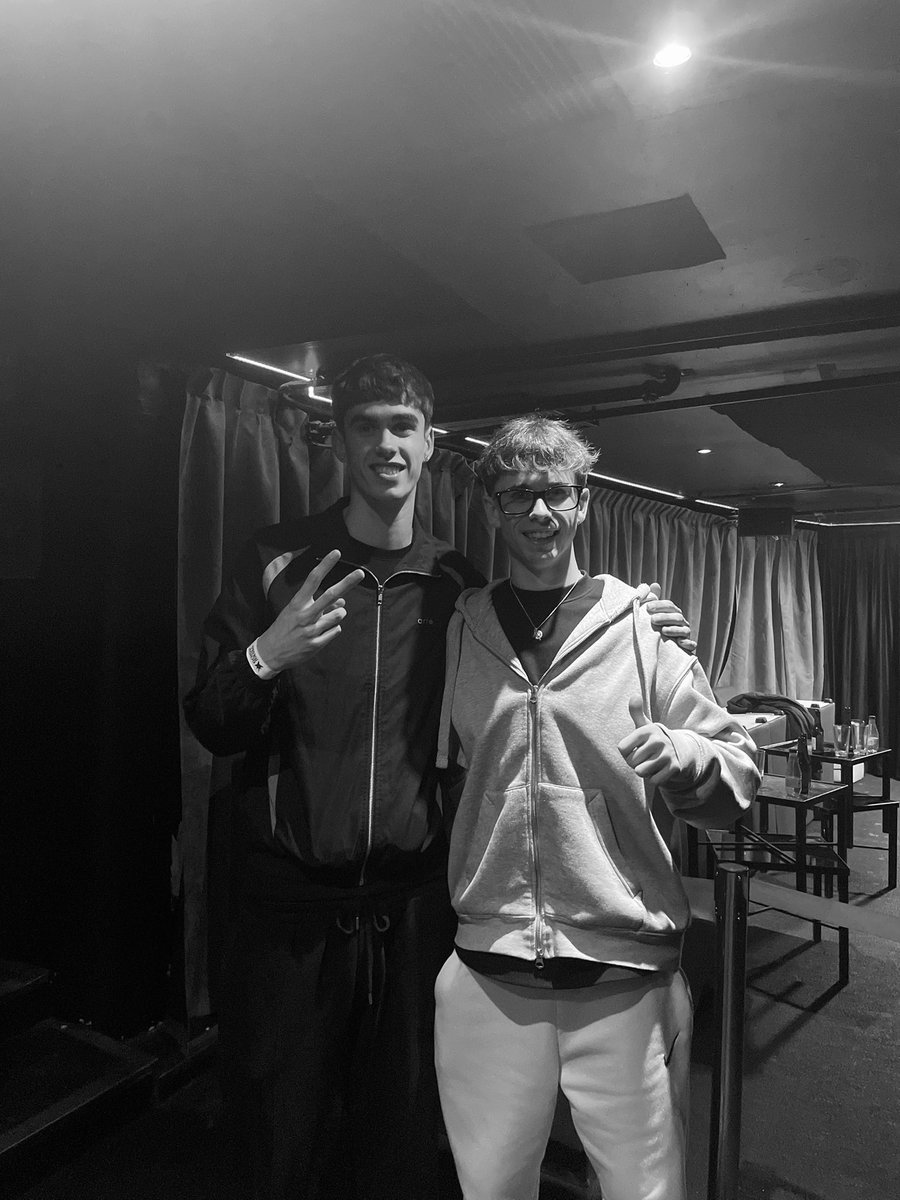 eduruiiz21's tweet photo. 🤓 https://t.co/SIiKHyp94o