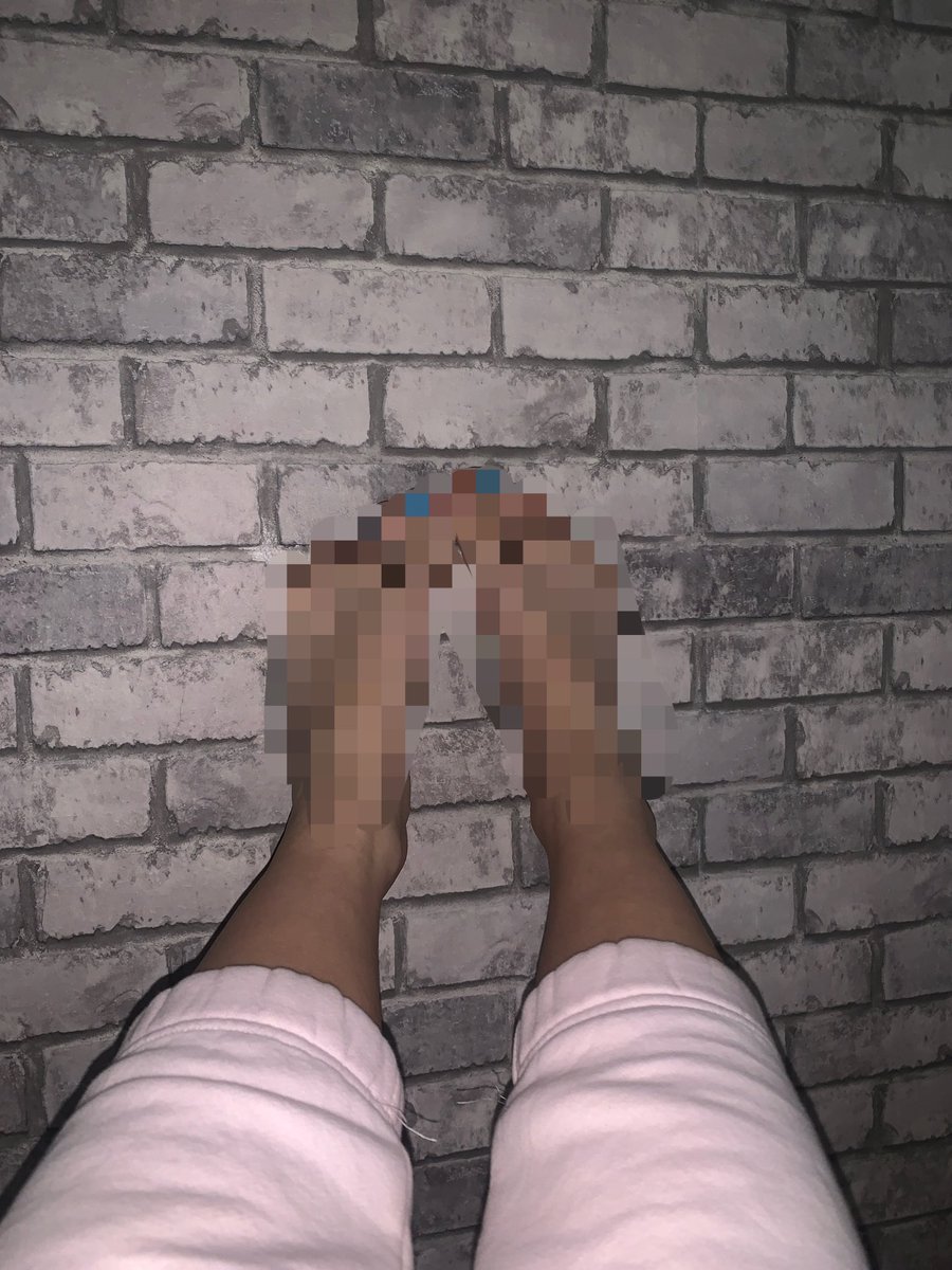 DomDevilleof's tweet photo. Emma 😈
Soft soles, dangerous curves. Emma’s feet are made for teasing and trampling. She’s sweet until you’re under her toes – then she owns you. https://t.co/ctnlOWsMtz