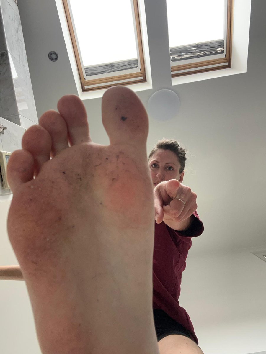 6_foot_5Goddess's tweet photo. You!! Get the dirt off of then now https://t.co/GovDjkWBlb