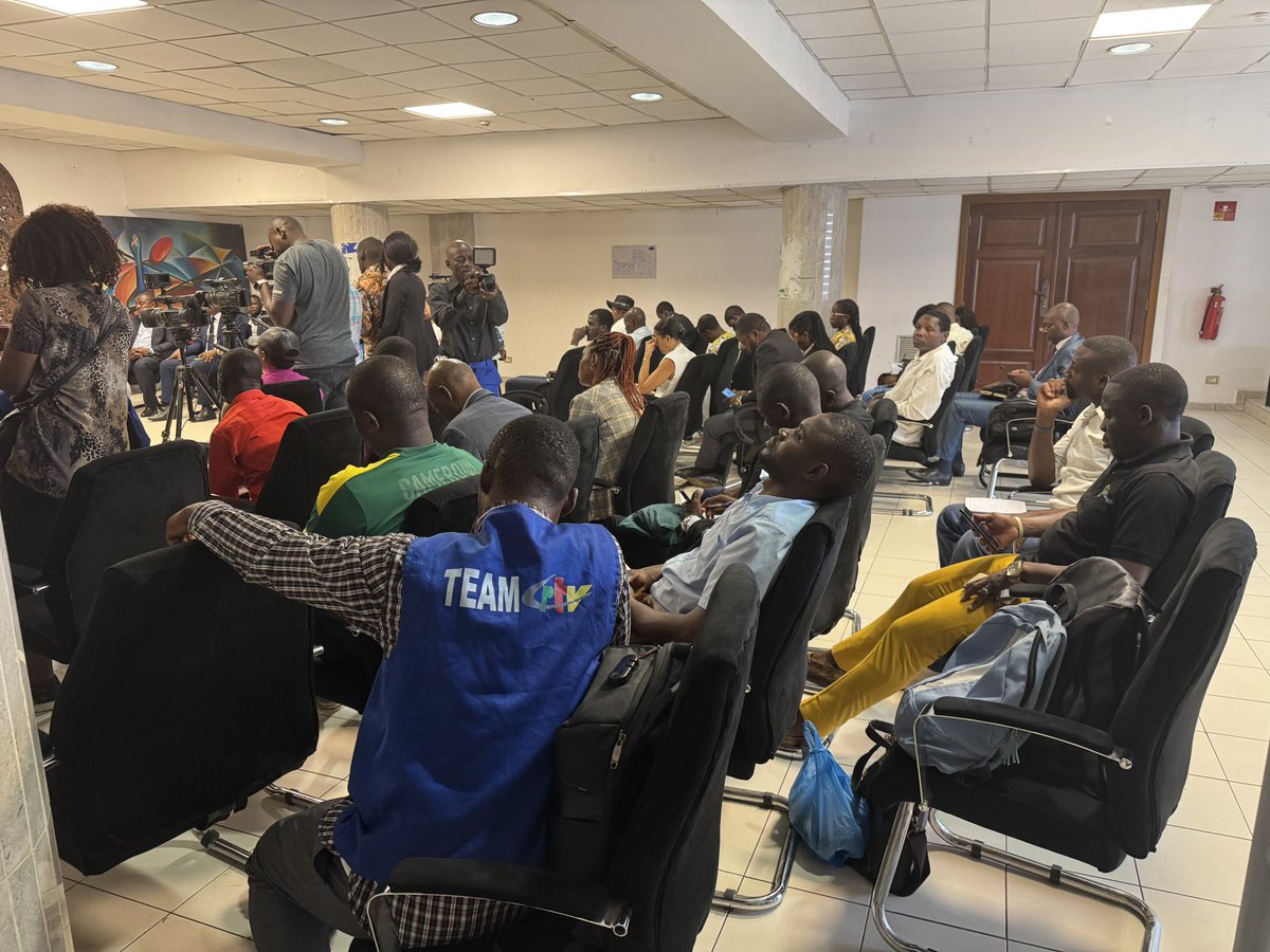 I would like to express my heartfelt gratitude to Club Po for their kind invitation to participate in the "Café Politique" on April 9, 2025. This event, organized by a distinguished group of political reporters from across the national press, provided a valuable platform for